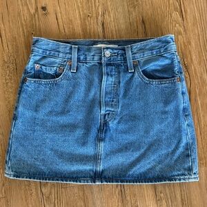 Levis high waisted mini skirt